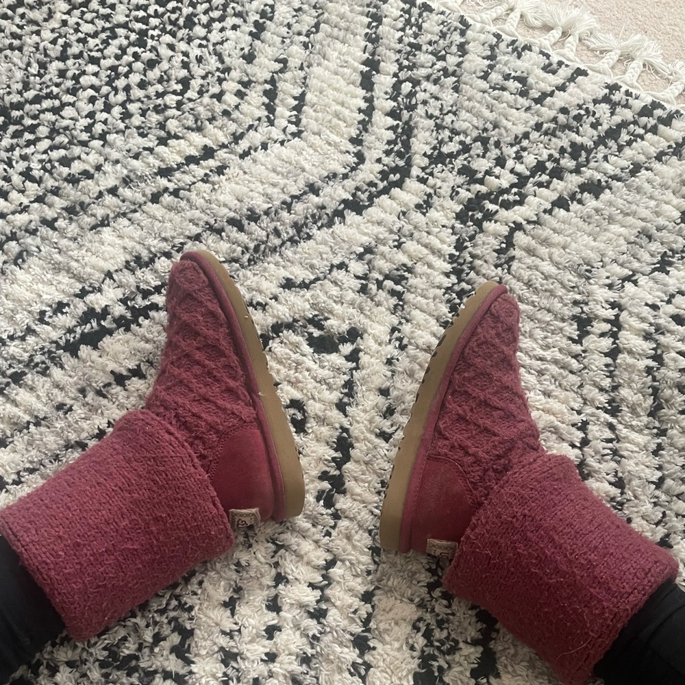 Ugg Cardy knitted maroon Ugg boots😊 in very good condition🙏🏼